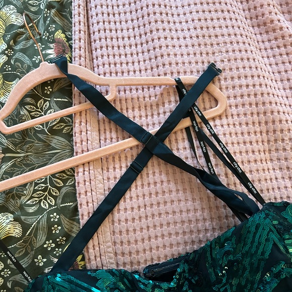 Elegant Green Sequin Strapless Dress - Picture 5 of 10